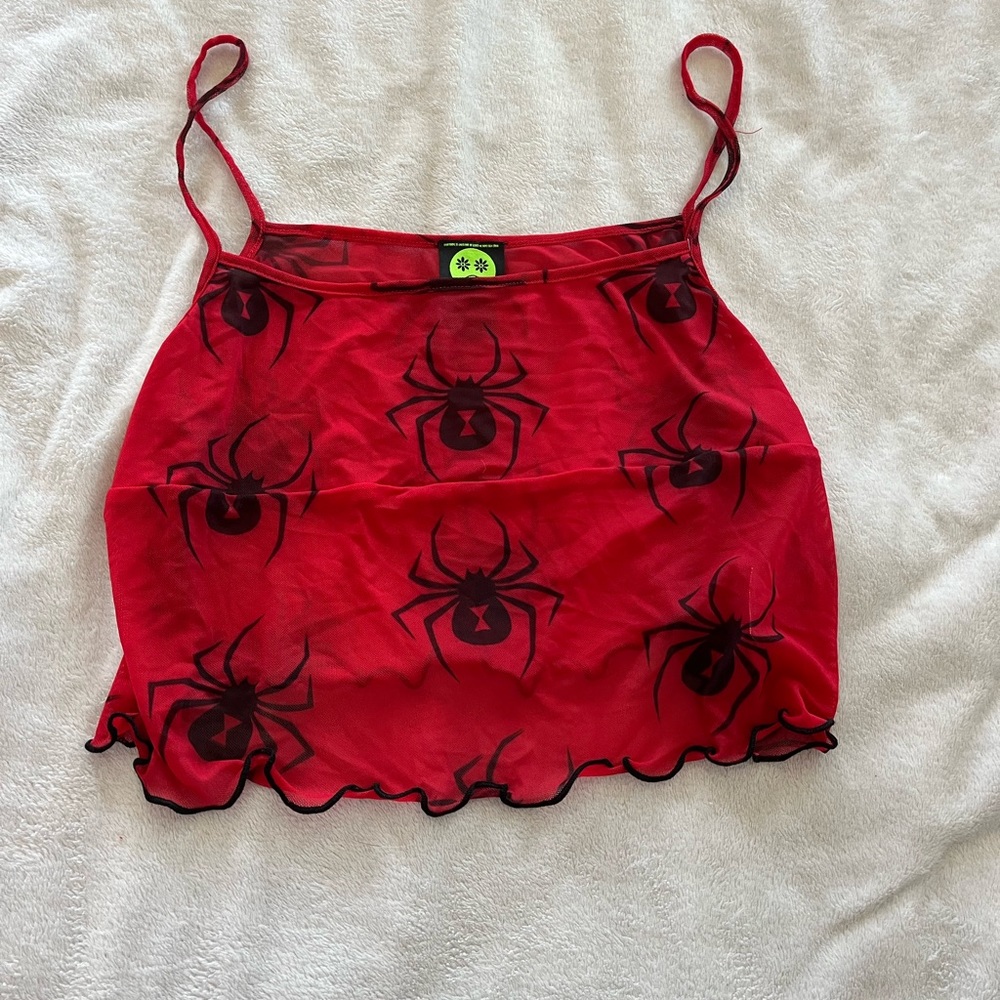 Tunnel vision spider top